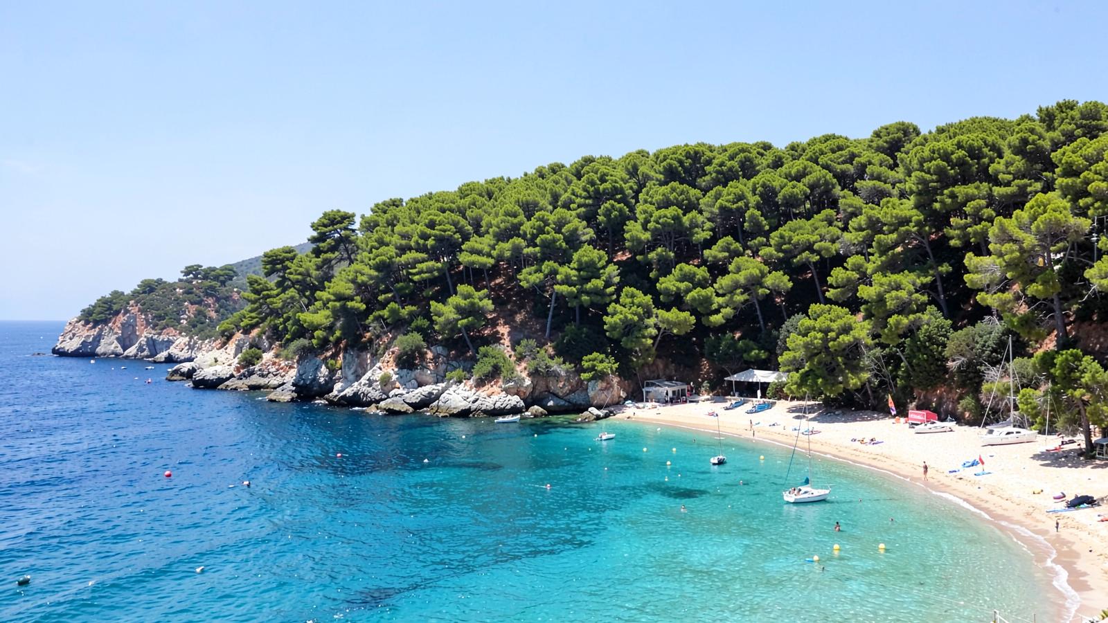 Γιατί φημίζεται η Σκιάθος; Παραλίες, ιστορία και ό,τι πρέπει να ξέρετε