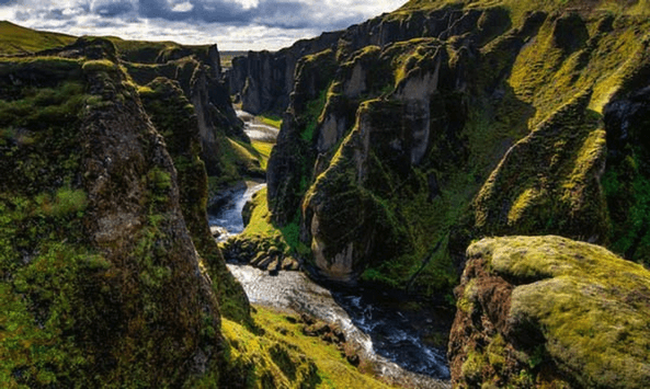 faraggi Fjaðrárgljúfur islandia