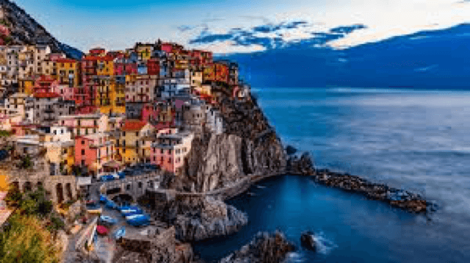 Οι 8+1 πιο ρομαντικές παραθαλάσσιες πόλεις στην Ιταλία για ζευγάρια