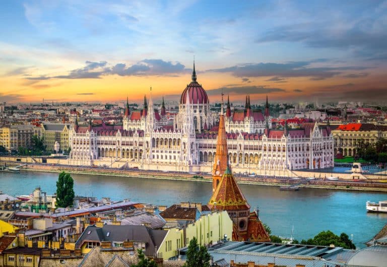 Ταξιδιωτικός οδηγός για τη Βουδαπέστη: Τι να επισκεφθείς και τι δεν πρέπει να χάσεις!